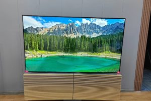 电脑液晶显示屏和led显示屏哪个好,led好点但是成本高