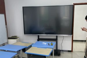 教学一体机价格是多少,尺寸配置功能决定了价格