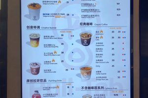 户外立式广告机多少钱一台,看尺寸和功能来决定