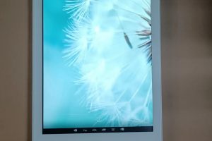 立式广告显示屏多少钱一台,怎么操作?